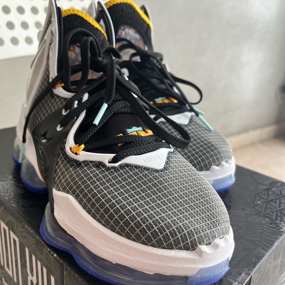 Lebron 19 low basketball shoes